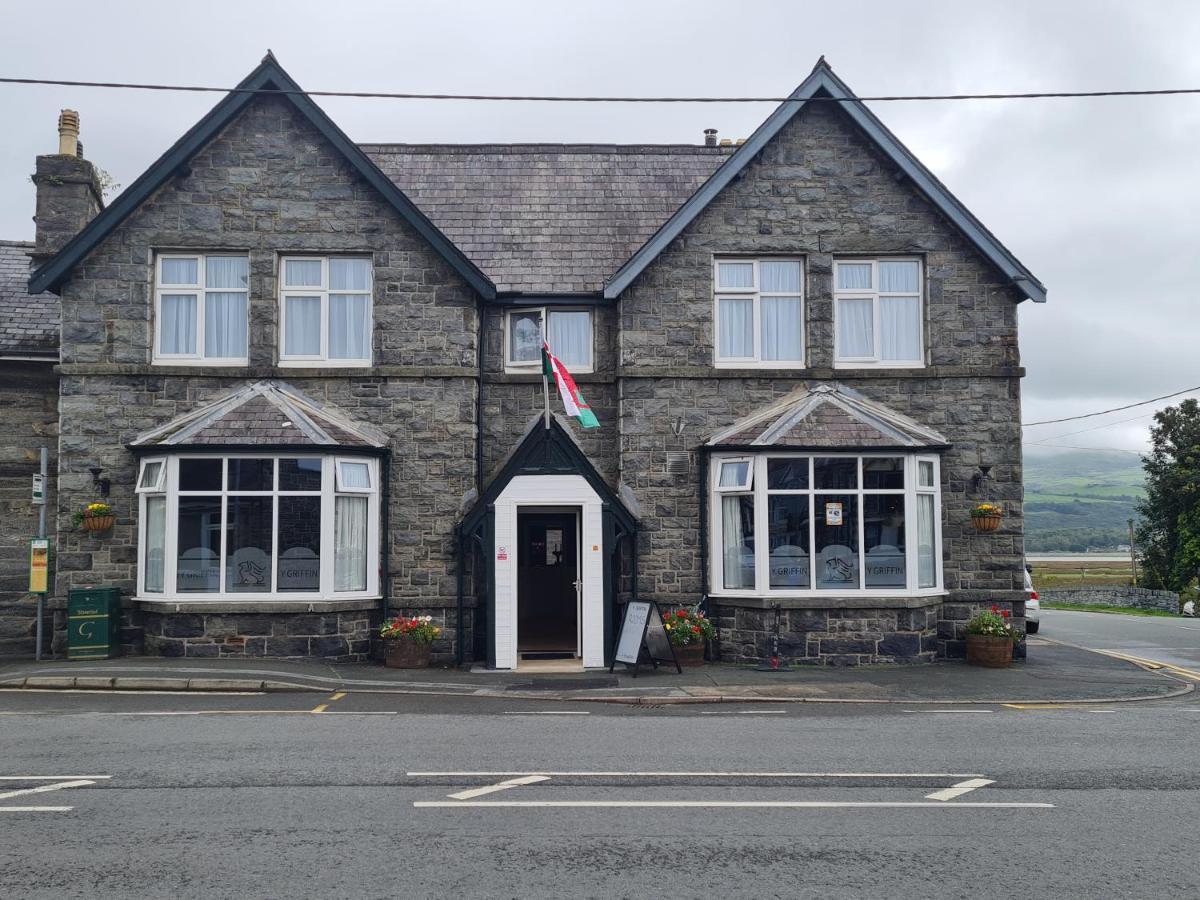 Y Griffin Hotel Penrhyndeudreath ภายนอก รูปภาพ