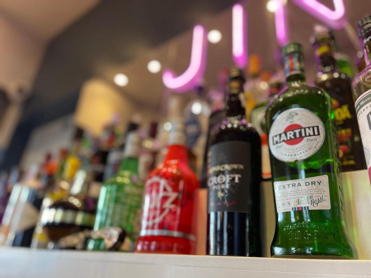 Y Griffin Hotel Penrhyndeudreath ภายนอก รูปภาพ