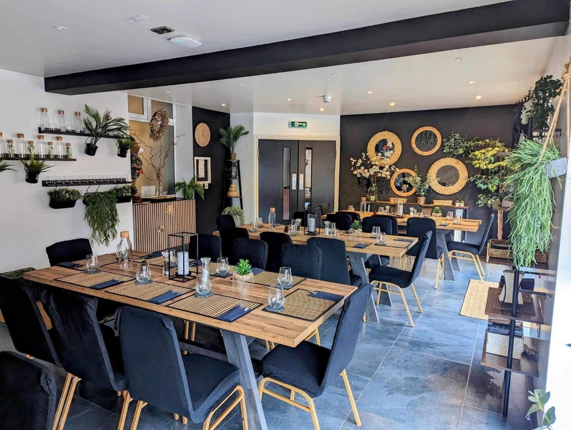 Y Griffin Hotel Penrhyndeudreath ภายนอก รูปภาพ