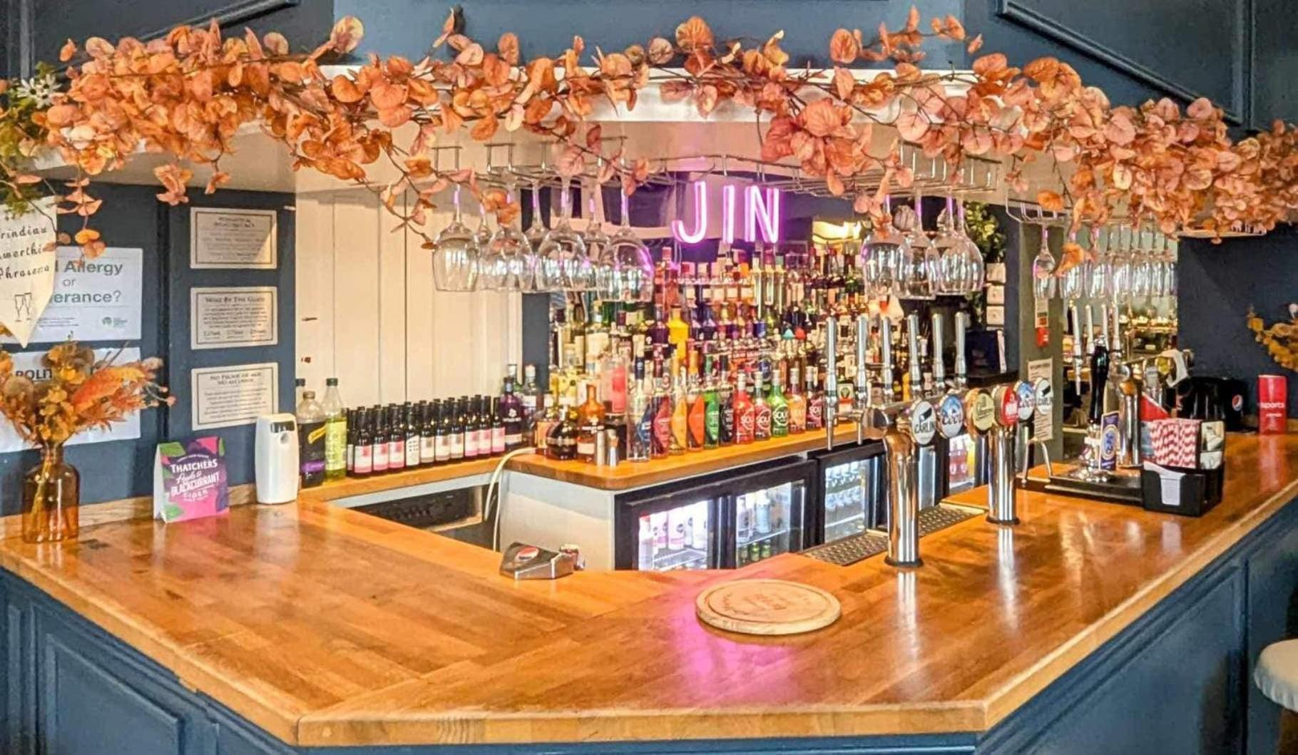Y Griffin Hotel Penrhyndeudreath ภายนอก รูปภาพ